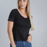 t_shirt_feminina_c_punho_na_manga_com_aplicacao_7357_variacao_69569_2_76aad27648677ae0128382cc37d697aa