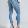 calca_jeans_cropped_classica_com_perolas_na_barra_modelador_de_curvas_5481_variacao_67545_4_c437042791a6068d9435ec5f8fc06954
