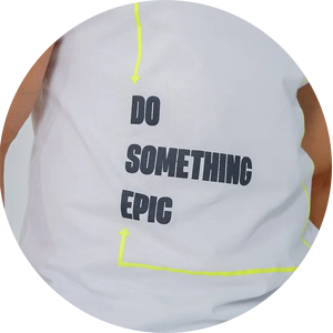 camiseta masculina com a estampa toda erada
