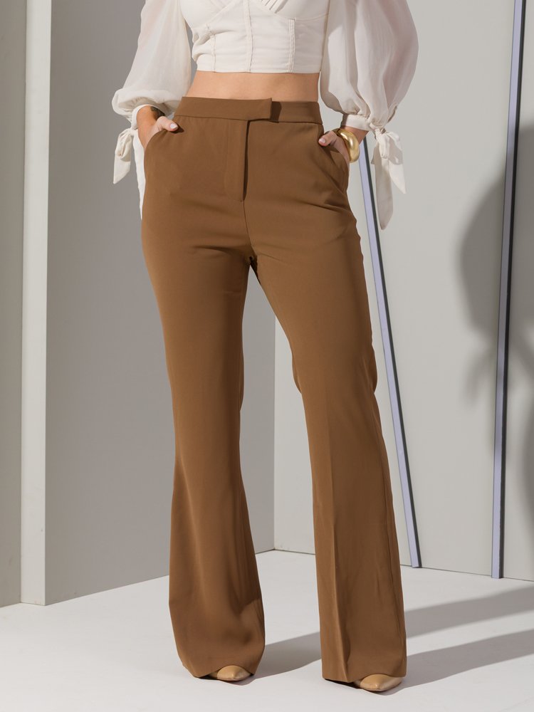 Calça Feminina de Alfaiataria Boca de Sino (Marrom)