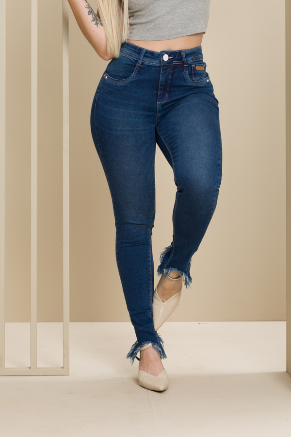 Calça Feminina Jeans Skinny Barra Desfiada Calça Feminina Jeans Skinny Barra Desfiada