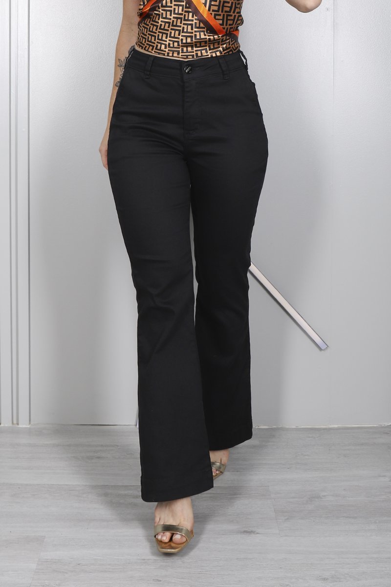 Calça Feminina Sarja Boot Cut Para Baixinhas