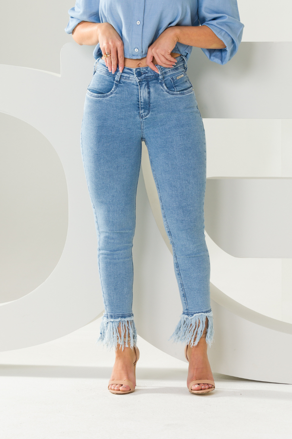 Calça Feminina Jeans Cropped Barra Franjada