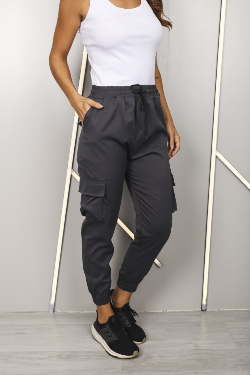 Cal&ccedil;a feminina cargo tactel grafite vista frontal