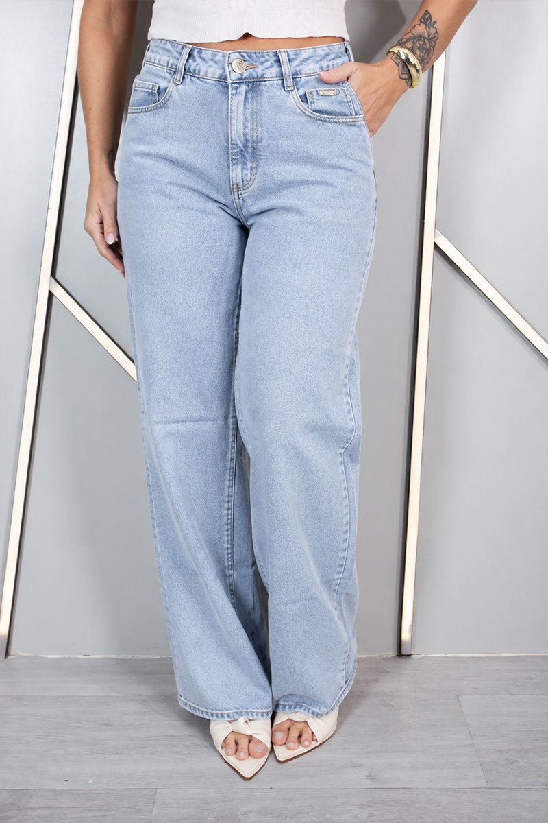 Cal&ccedil;a feminina wide leg azul vista frontal